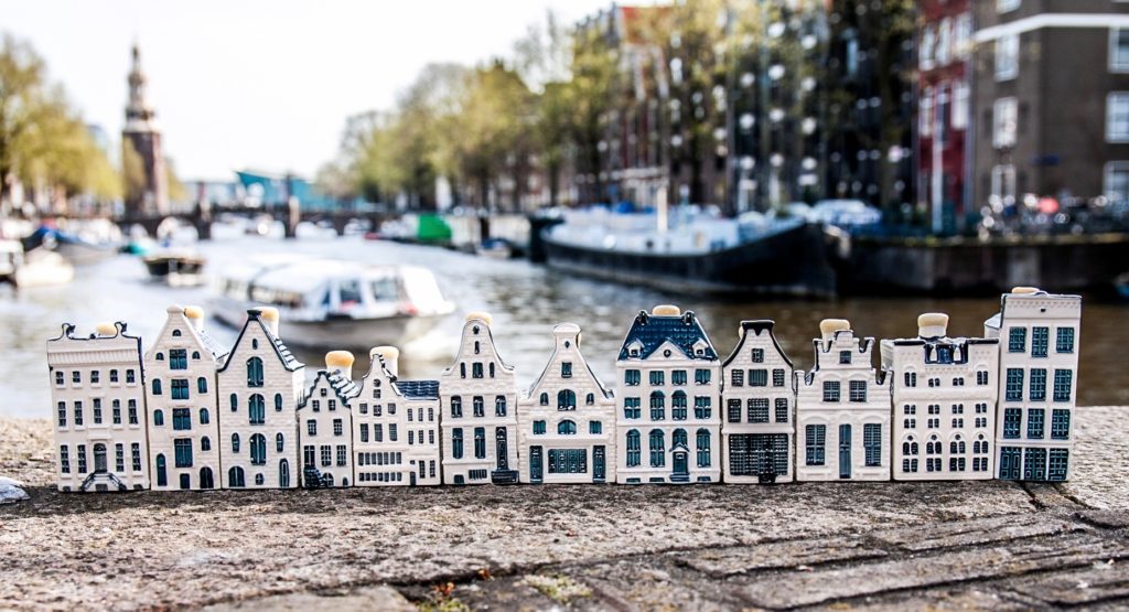 amsterdam-canal-district-klm-houses